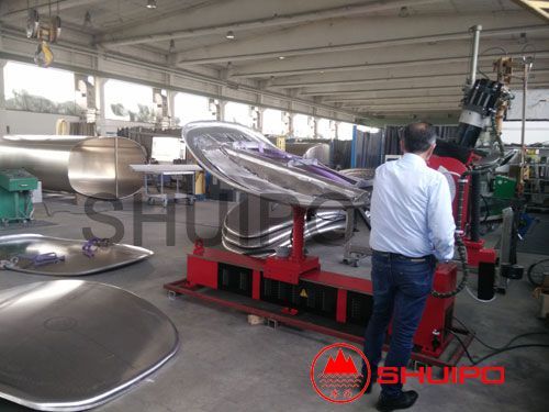 封頭旋邊(德國客戶使用現(xiàn)場) 封頭旋邊(德國客戶使用現(xiàn)場)